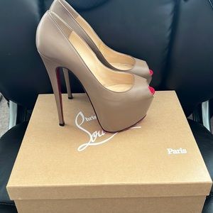 Christian Louboutin size 8 size 38 eur Highness 160 Kid/patent toe pre own w/box